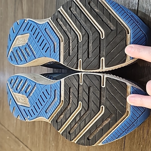 Brooks Launch GTS 8 Men's 9 (women's 10.5) black and blue - Picture 3 of 4